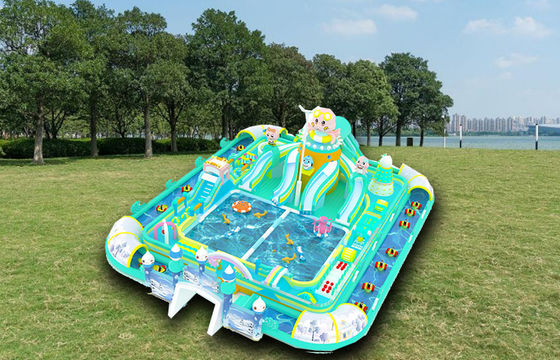小さな浮遊玩具を備えた巨大多彩の家庭用充気式ウォーターパーク