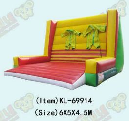 2つのスーツを含む遊び心のある充電可能な粘着壁アトラクション 刺激的な挑戦のための岩登り構造